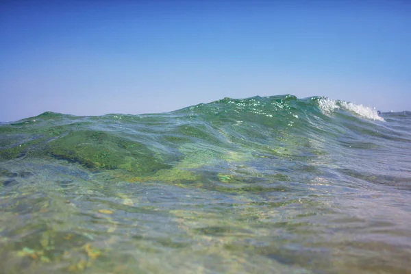 Onda Azul Praia Blur Fundo Manchas Luz Solar Fundo Natural — Fotografia de Stock