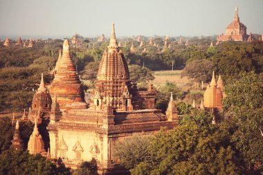 Myanmar 'da günbatımında ünlü antik şehir Bagan