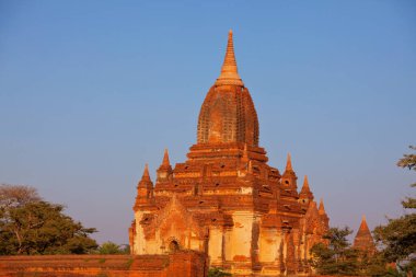 Myanmar 'da günbatımında ünlü antik şehir Bagan