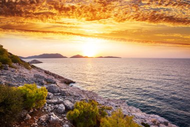Türkiye 'nin güzel deniz kıyıları. Lycian yürüyüşü boyunca şaşırtıcı doğal manzaralar..