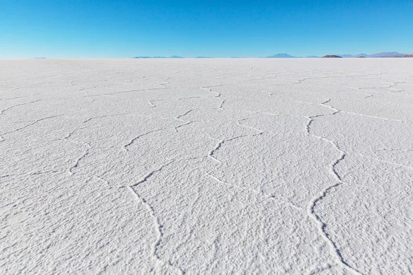Gündoğumunda, Bolivya 'da Uyuni Tuz Düzlükleri' nin manzarası. Alışılmadık doğal arka plan
