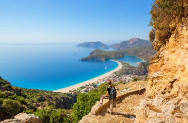 Türkiye dağlarındaki güzel doğa manzaraları. Lycian tarzı yürüyüşçüler arasında meşhurdur..