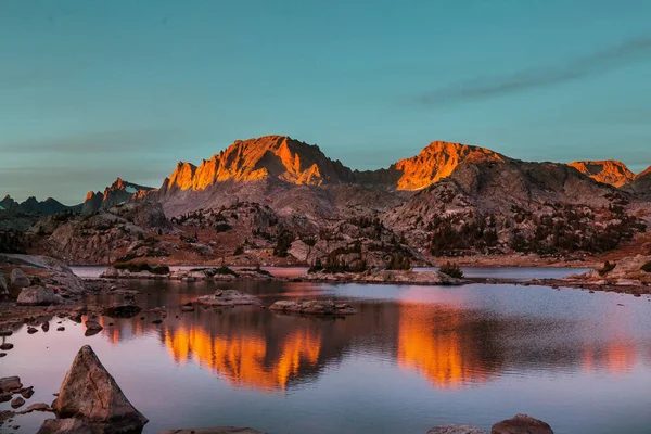 Lac Sérénité Dans Les Montagnes Saison Estivale Beaux Paysages Naturels — Photo