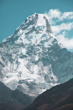 Nepal, Sagarmatha bölgesinde güzel Himalaya zirvesi Ama Dablam