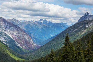 North Cascade Range, Washington, ABD 'deki güzel dağ zirvesi.