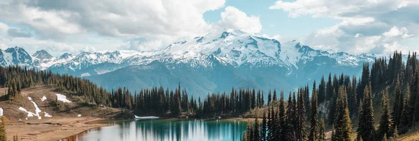 米国ワシントン州の画像湖と氷河のピーク — ストック写真