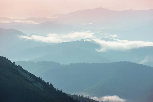 Belas Paisagens Naturais Nas Montanhas Dos Cárpatos — Fotografia de Stock