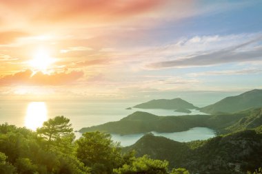 Türkiye 'de gün batımında güzel deniz kıyıları