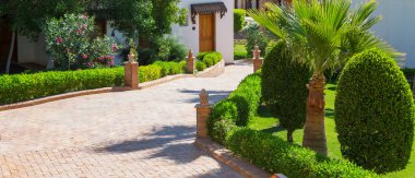 Tropikal tatil beldesinde rahatlama yeri aç