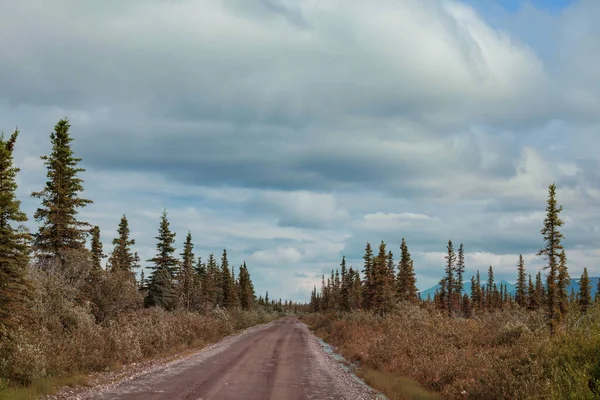 Strada Panoramica Alaska Usa Drammatica Vista Nuvole — Foto Stock