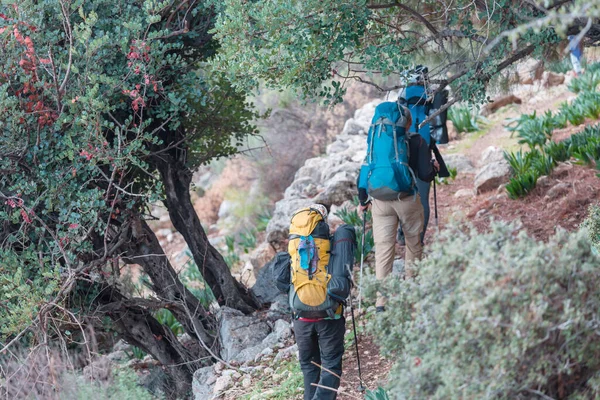 Gruppe Von Backpackern Wandern Den Bergen Outdoor Active Lifestyle Reisen — Stockfoto