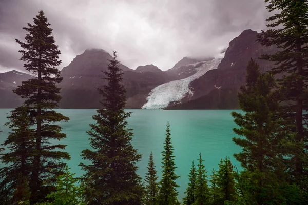 Cena Serena Junto Lago Montanha Canadá Pôr Sol — Fotografia de Stock