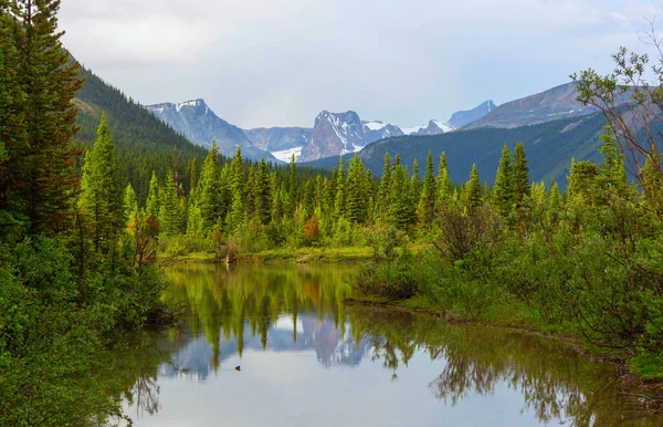 Scena Serena Presso Lago Montagna Canada Tramonto — Foto Stock