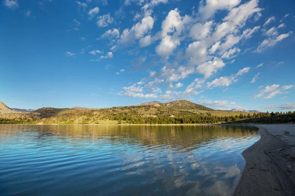 Lac Sérénité Dans Les Montagnes Saison Estivale Beaux Paysages Naturels — Photo