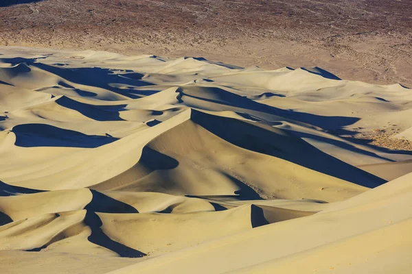 Uzak Çöldeki Bozulmamış Kum Tepeleri — Stok fotoğraf