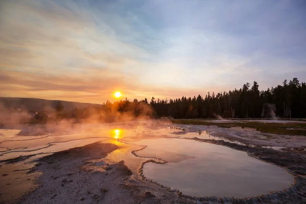 Inspirerende Natuurlijke Achtergrond Zwembaden Geisers Velden Yellowstone National Park Verenigde — Stockfoto