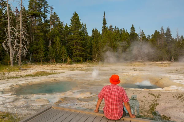 Turist Yellowstone National Park Usa — Stockfoto