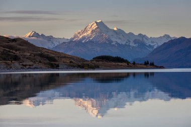 Yeni Zelanda 'daki görkemli Aoraki Cook Dağı manzarası. Güzel doğal manzaralar..