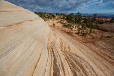 Utah, ABD 'de kumtaşı oluşumları. Güzel Alışılmadık manzaralar.