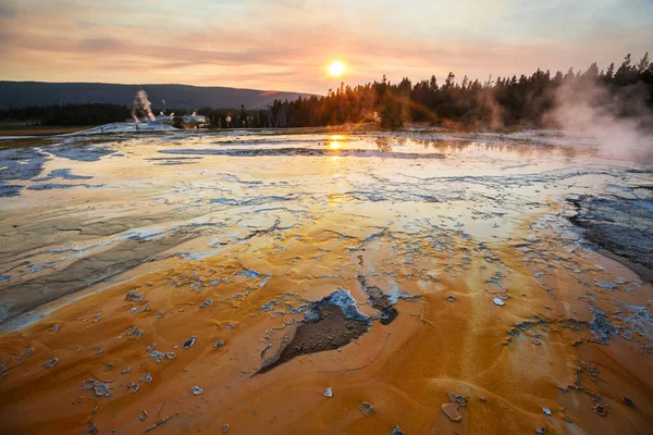 Old Faithful Geyser Eruption Yellowstone National Park Sunset Wyoming Usa — Stock Photo, Image