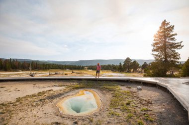 Yellowstone Ulusal Parkı 'ndaki turist, ABD