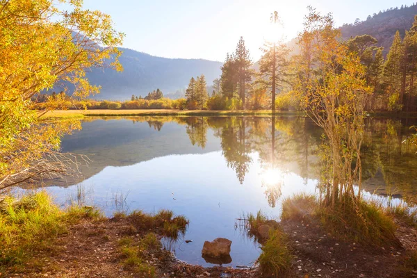 Den Vackra Sjön Höstsäsongen — Stockfoto