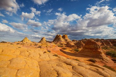 Vermillion Cliffs Vahşi Doğa Bölgesi, Utah ve Arizona 'dan Çakal Buttes.