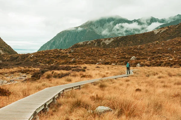 Man Wandelen Wandelroute Met Mount Cook National Park Prachtige Bergregio — Stockfoto