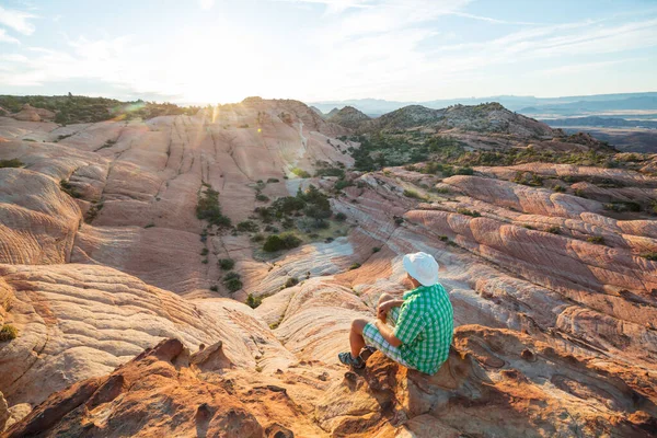 Vandra Utah Bergen Vandring Ovanliga Naturlandskap Fantastiska Former Sandsten Formationer — Stockfoto