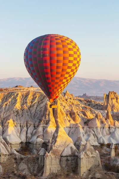 Barevné Horkovzdušné Balóny Národním Parku Goreme Cappadocia Turecko Slavná Turistická — Stock fotografie