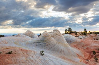 Utah, ABD 'de kumtaşı oluşumları. Güzel Alışılmadık manzaralar.