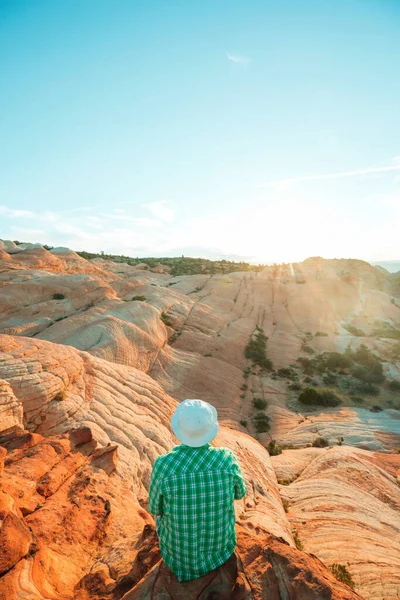 Vandra Utah Bergen Vandring Ovanliga Naturlandskap Fantastiska Former Sandsten Formationer — Stockfoto