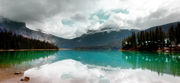 Sereniteit Emerald Lake Het Yoho National Park Canada Instagram Filter — Stockfoto