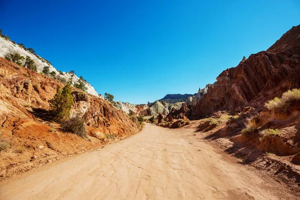 Scenic Road Mountains Travel Background — Stock Photo, Image