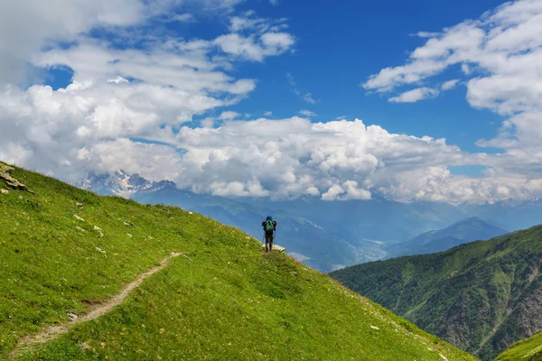 在山中徒步旅行 — 图库照片