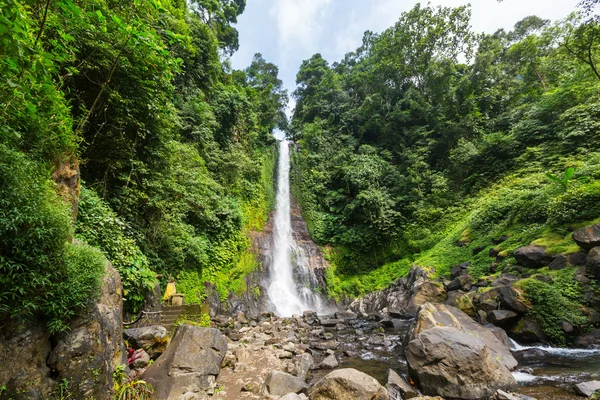 Wodospad w Indonezji — Zdjęcie stockowe