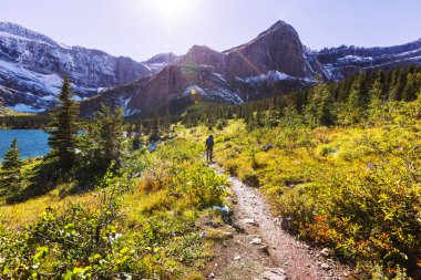 buzulun içinde yürüyüş