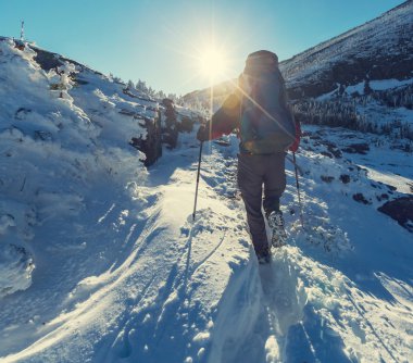 buzulun içinde yürüyüş