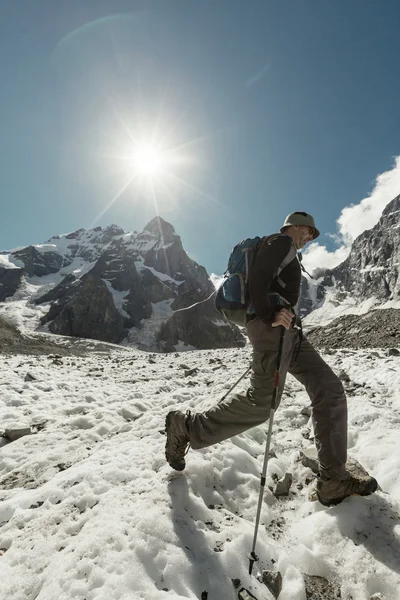 Caminata en las montañas — Foto de Stock