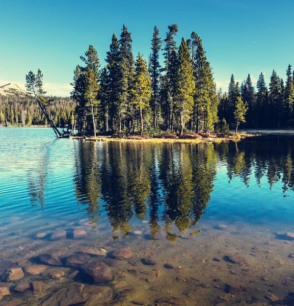 Lago montanhas — Fotografia de Stock