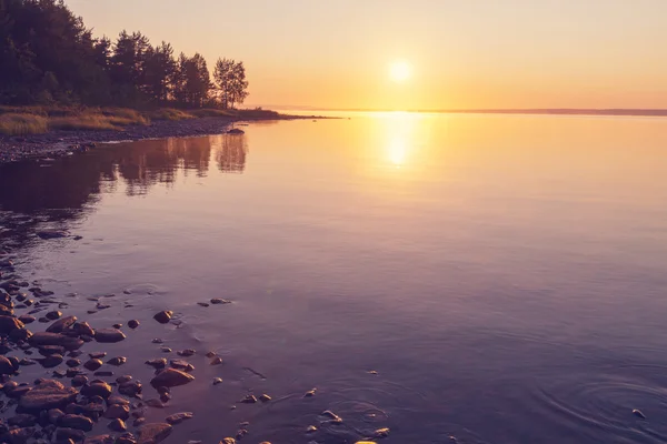 Lac au coucher du soleil — Photo