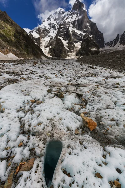 乌什巴山峰 — 图库照片