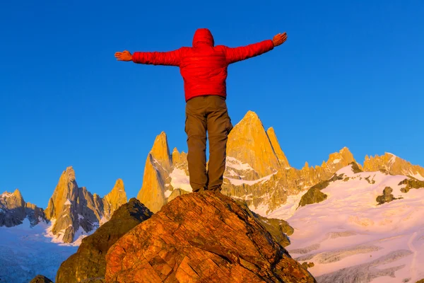 Homem no monte Fitz Roy — Fotografia de Stock