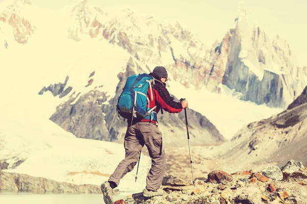 Hombre excursionista en Patagonia —  Fotos de Stock