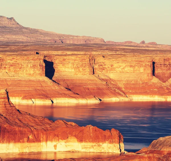 Powell lake rocky landscape — Stock Photo, Image