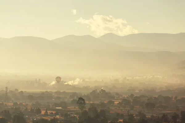 Pratbubbla ovanför teotihuacan — Stockfoto