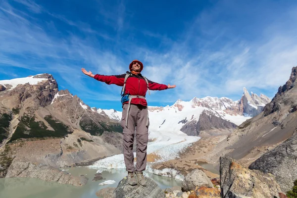 Muž turista v Patagonii — Stock fotografie