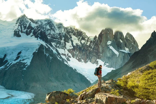 Muž turista v Patagonii — Stock fotografie