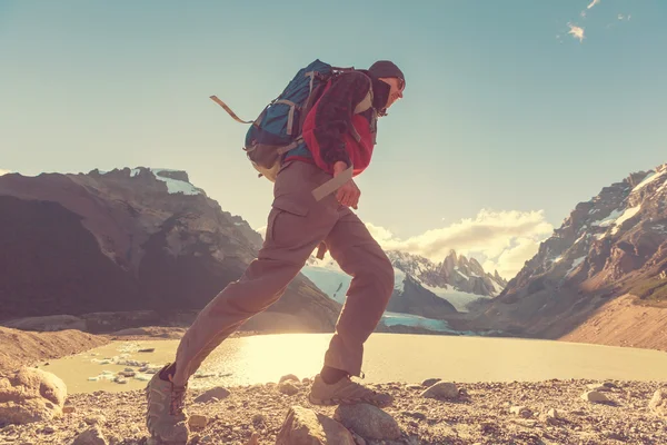 Patagonya'adam uzun yürüyüşe çıkan kimse — Stok fotoğraf