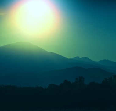 Dağlar panorama siluet